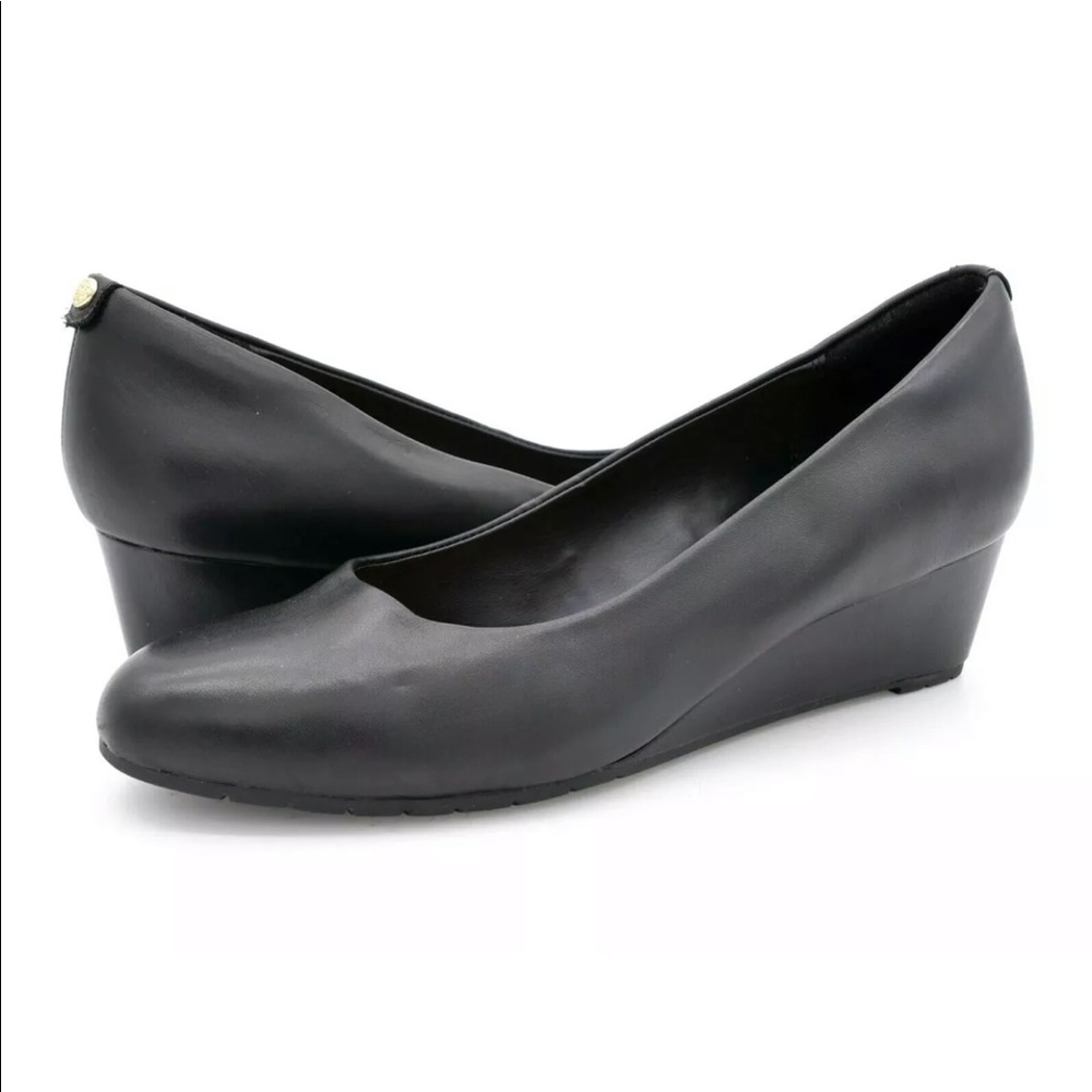 Clarks Black Leather Almond Toe Wedge Pumps Heels. Size 8.5 W